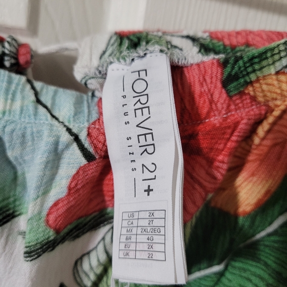 Forever 21 Plus Size Romper Womans Size 2X Palm Tree And Flowers Tie Sleeves - Picture 3 of 5